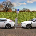 auto's aan de laadpaal